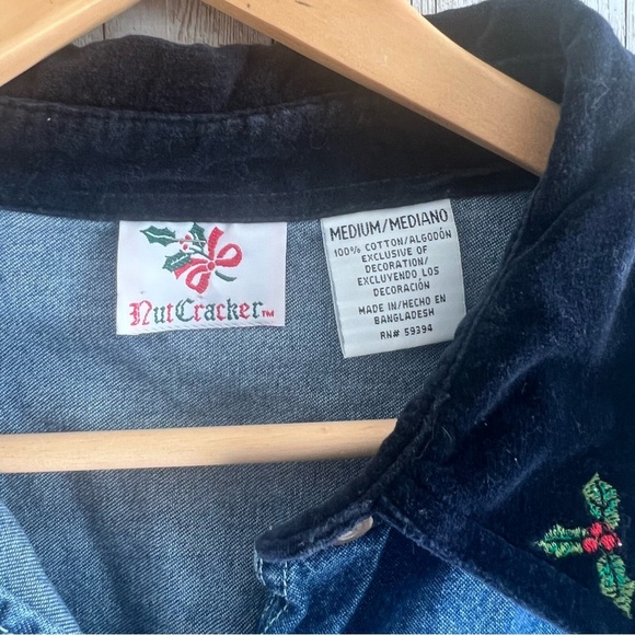 Vintage Christmas Chambray Button Down Size Medium - Picture 4 of 4